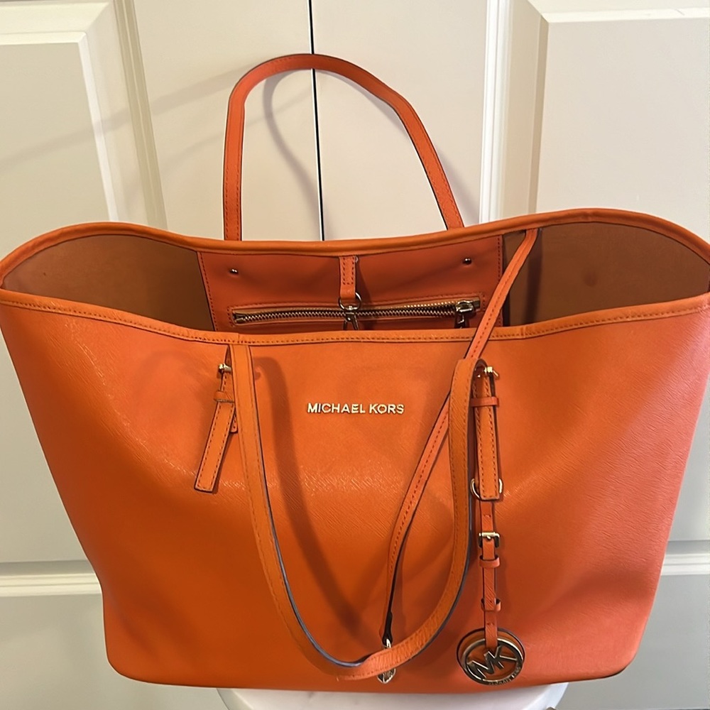 MICHAEL KORS Jet Set Large Travel E/W Tote - Picture 14 of 16